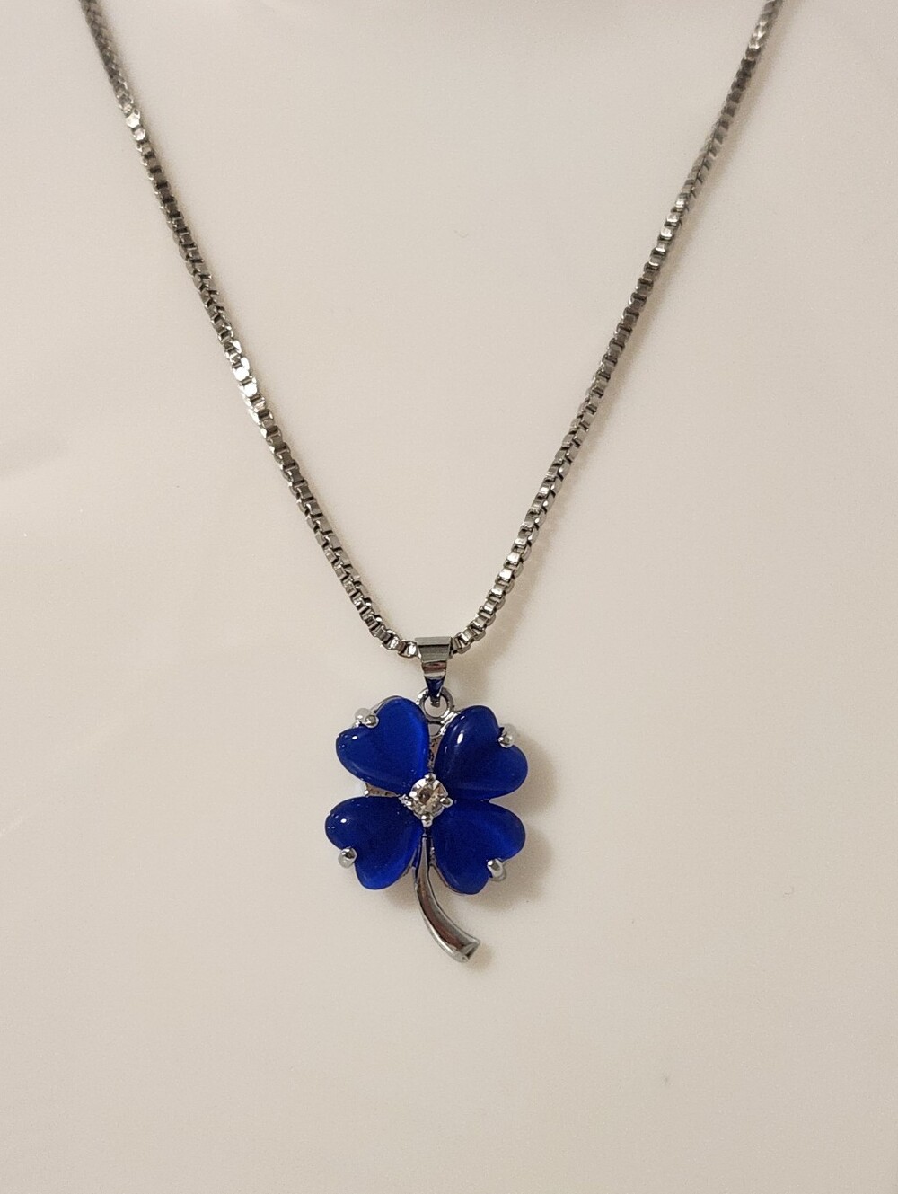 Blue Clover Pendant Necklace - Elegant Women's Jewelry